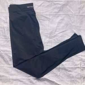 Black Basic Leggings (prettylittlething)